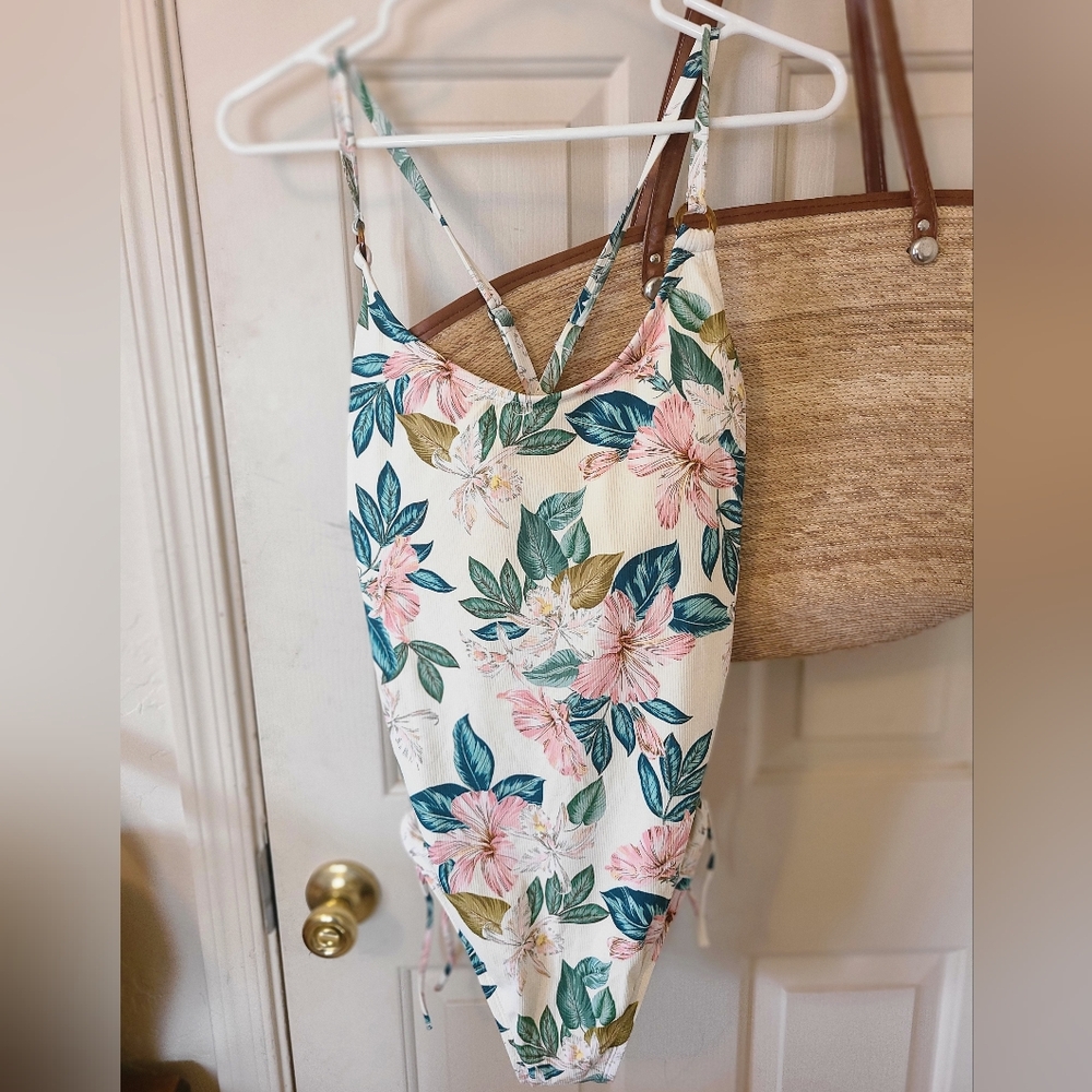 Palisades Beach Club floral print side tie floral one piece swimsuit Size L